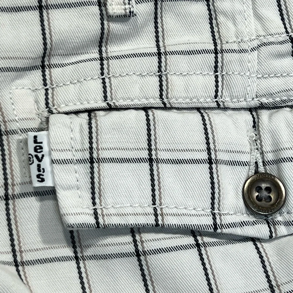 Levis White Label Cargo Utility Shorts Plaid Cotton Mens size 33 Preowned EUC